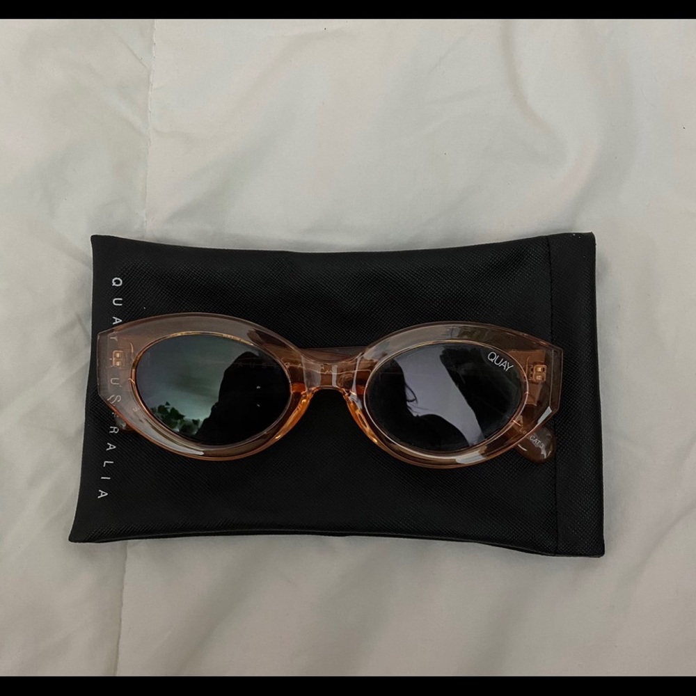 Quay Australia “See Me Smile Oval”